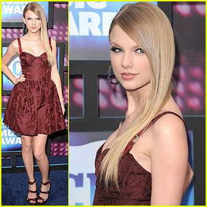  Taylor Swift: Straightened Hair for CMT!