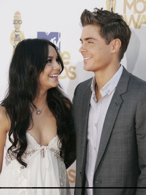  Zac & Vanessa @ 2010 एमटीवी Movie Awards