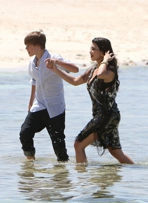  2010 > June > 13 - Justin on a photoshoot with Kim Kardashian