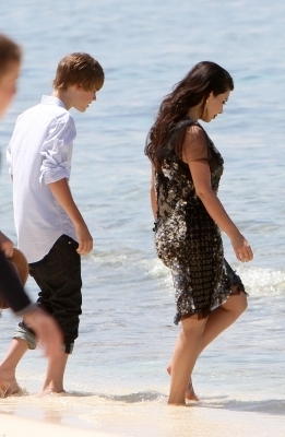 2010 > June > 13 - Justin on a photoshoot with Kim Kardashian