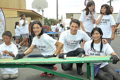  Alex At Volunteer Event For Los Angeles Playground Build