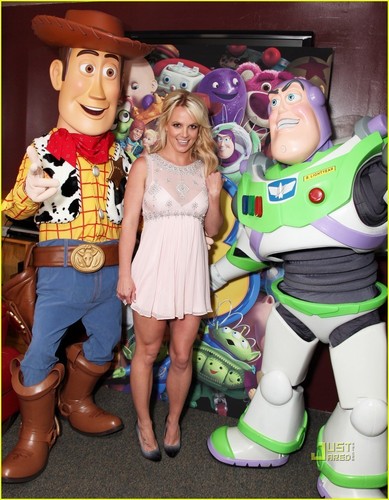 Britney Spears @ the Toy Story 3 Premiere ;)