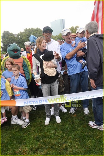  Ellen Pompeo Walks for Children’s Hospital Boston