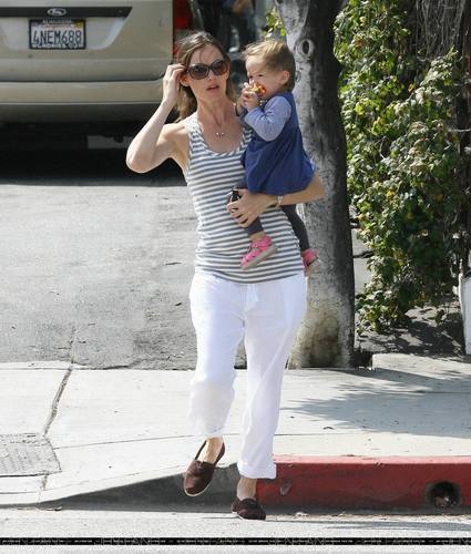  Jen Out With Seraphina After Taking violet To School!
