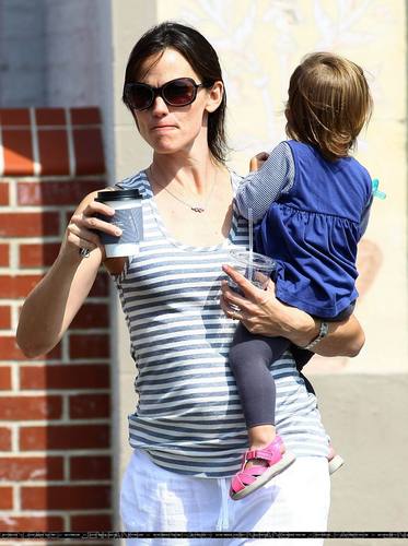  Jen Out With Seraphina After Taking violett To School!