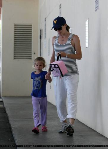  Jen Out With Seraphina After Taking фиолетовый To School!