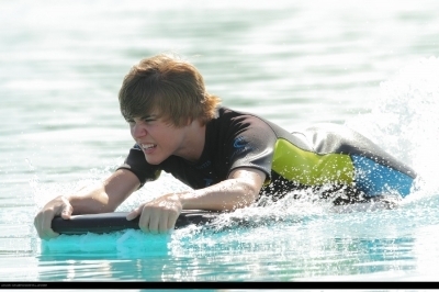  Justin spends his دن in Atlantis before his کنسرٹ