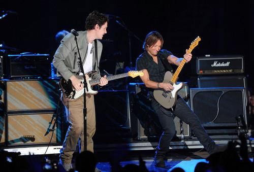Keith Urban performs onstage at the 2010 CMT Music Awards