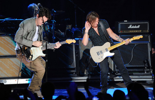  Keith Urban performs onstage at the 2010 CMT 音乐 Awards