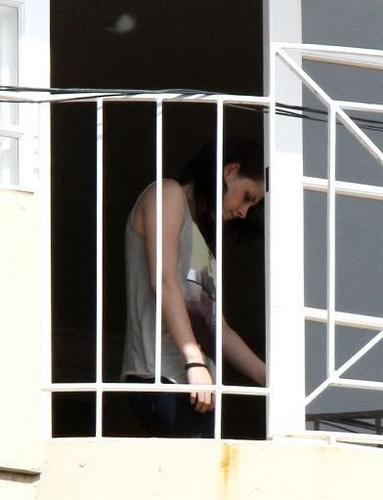  Kristen Stewart out on balcony