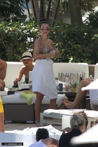  Kim hangs out poolside with friends in Miami 6/12/10