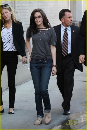  Kristen Stewart and Robert Pattinson heading into the studio to tape a segment for Jimmy Kimmel Live