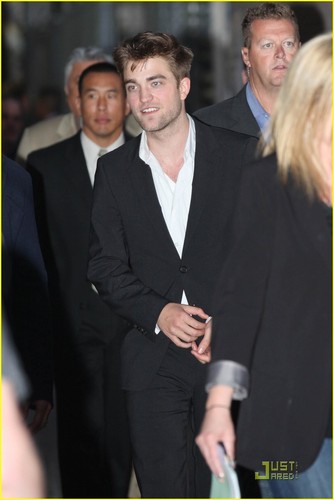  Kristen Stewart and Robert Pattinson heading into the studio to tape a segment for Jimmy Kimmel Live