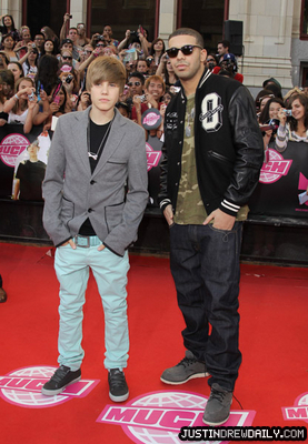 Appearances > 2010 > 21st Annual Much Music Video Awards (June 20th)