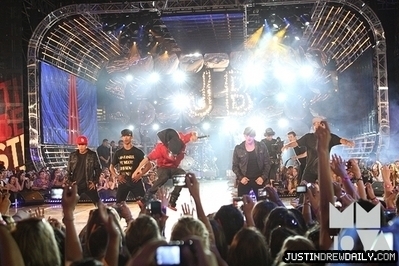 Appearances > 2010 > 21st Annual Much Music Video Awards- Performance; (June 20th)