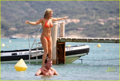 Geri Halliwell: Bikini Babe!