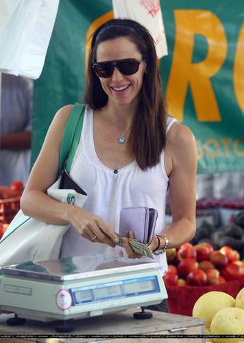  Jen At The Farmer’s Market!