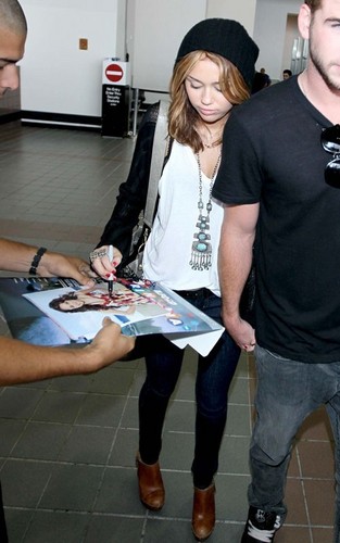 Miley arrives @ LAX Airport