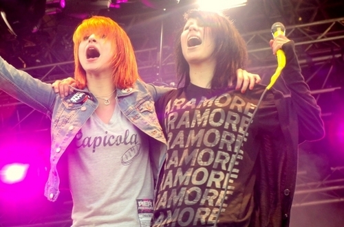 Paramore: Pier Pressure, Gothenburg, Sweden (performing Misery Business with a fan)