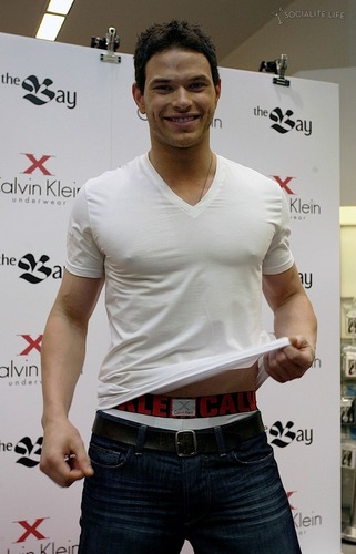  Promoting Calvin Klein X Underwear in Toronto at The खाड़ी, बे Store - 19 June 2010