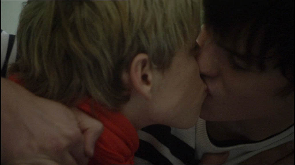 Лесбийский Поцелуй С Ханной Мюррэй – Молокососы 2007