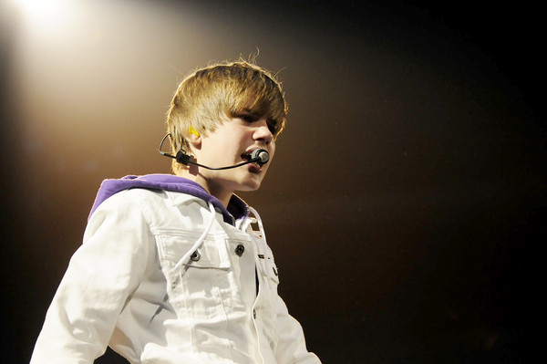 justin bieber world tour photos. Justin Bieber My World Tour At