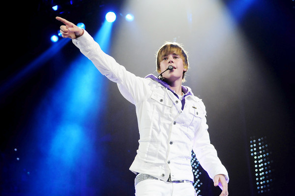 Justin Bieber In Concert 2010. Justin Bieber and Crew Show