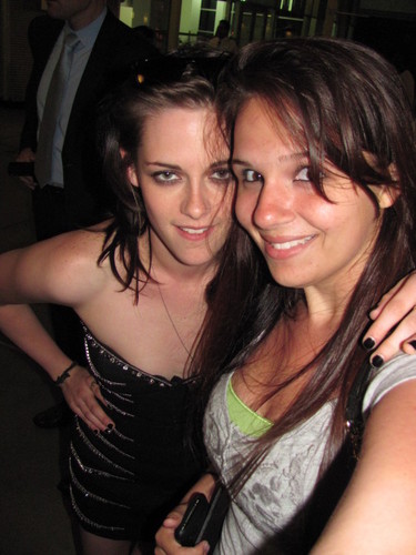  Kristen at 사랑 Ranch after party, and 팬 pictures