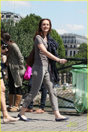 Leighton on set "Monte Carlo" in Paris (June 22).