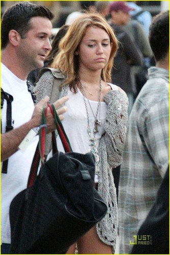 Miley arrives @ LAX Airport