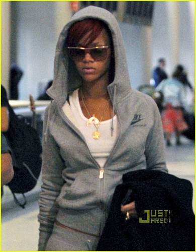  Rihanna: Rocking chartreuse Sneakers!