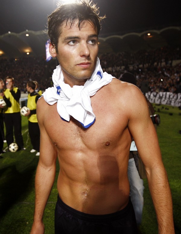 Bordeaux's Yoann Gourcuff celebrates the victory after the French First league soccer match, Bordeaux vs Lyon at the Chaban-Delmas Stadium in Bordeaux, France on April 19, 2009. Bordeaux won 1-0. Photo by Patrick Bernard/Cameleon/ABACAPRESS.COMYoann