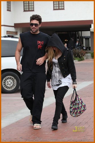 Avril Lavigne & Brody Jenner Out N About in Malibu!