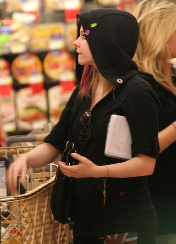  Avril Lavigne Shopping At Sherman Oaks Supermarket!