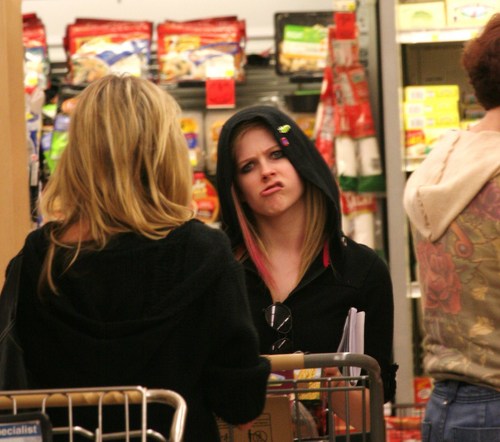  Avril Lavigne Shopping At Sherman Oaks Supermarket!