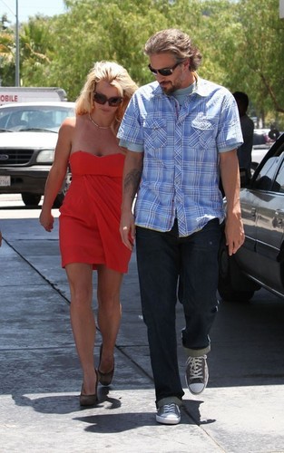  Britney&Jason out in LA