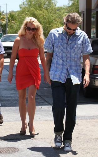  Britney&Jason out in LA
