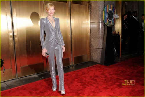 Cate Blanchett: Tony Awards Silver Suit!