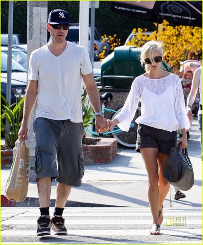 Reese Witherspoon: Whole Foods with Jim Toth!
