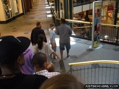 Candids > 2010 > At The Mall Of America, Bloomington MN; (June 28th)