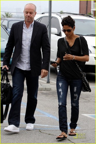 Halle Berry: All Torn Up For Lunch