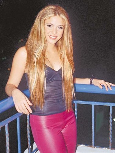  merah jambu Shakira