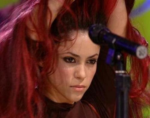  Шакира red hair