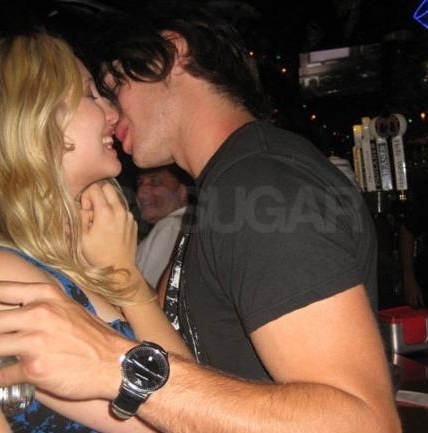  Candice & Steven spotted Making Out!!