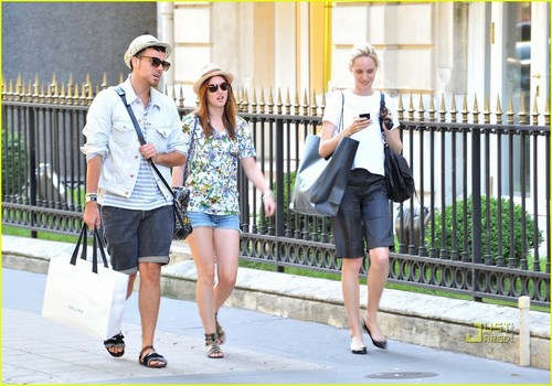  Leighton Meester & Jessica Stam: Celine Shoppers