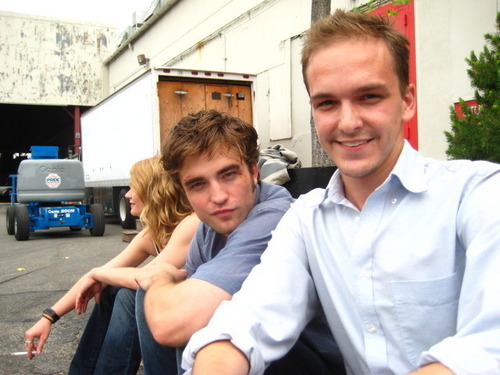  New/Old Pic Of Robert Pattinson On The "Remember Me "