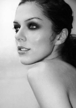  Adrianne curry, caril