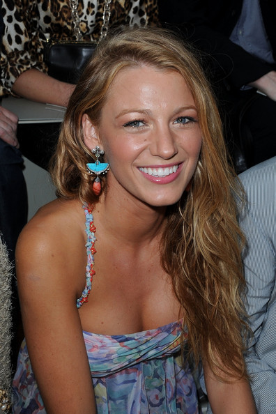 Blake @ Chanel PFW Haute Couture F/W 2011 - Blake Lively 396x594