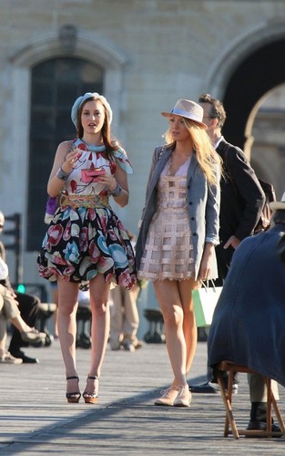  Blake & Leighton filming "Gossip Girl" in Paris