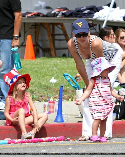 Jen, Violet and Seraphina Celebrate 4th of July!